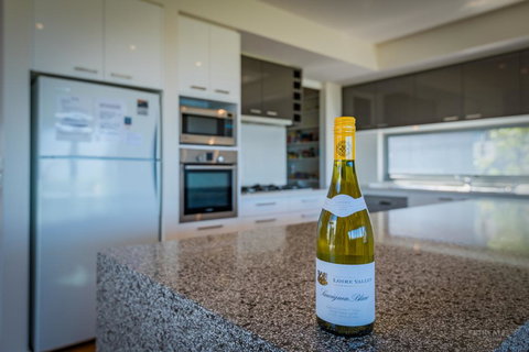 10 Sands Bvd - Accommodation Australia 2