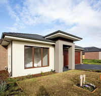 109 Cozy Cranbourne Family House 5Bed2Bath2Parking - Accommodation Australia