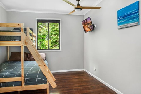 11 Naiad Court - Rainbow Shores, Fantastic Family Retreat, Swimming Pool, 200m To Beach, Free Wi-Fi - Accommodation Australia 1