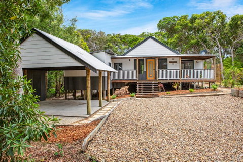 11 Naiad Court - Rainbow Shores, Fantastic Family Retreat, Swimming Pool, 200m To Beach, Free Wi-Fi - Accommodation Australia 3