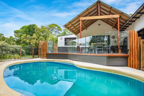 11 Naiad Court - Rainbow Shores, Fantastic Family Retreat, Swimming Pool, 200m To Beach, Free Wi-Fi - Accommodation Australia 2