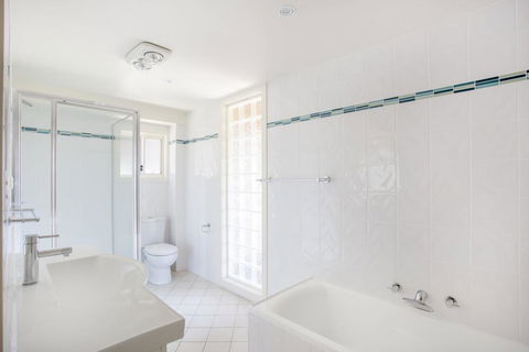 11 Riley St - Stylishly Modern - Accommodation Australia 1