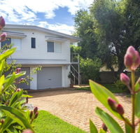 11 Riley St - Stylishly Modern - Accommodation Australia