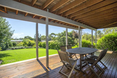 11 Riley St - Stylishly Modern - Accommodation Australia 3