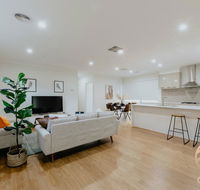 118 Refreshing 3BR Werribee Family House - Local Tourism