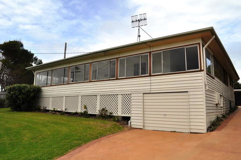 12 Bluewater Drive - Accommodation Australia 1