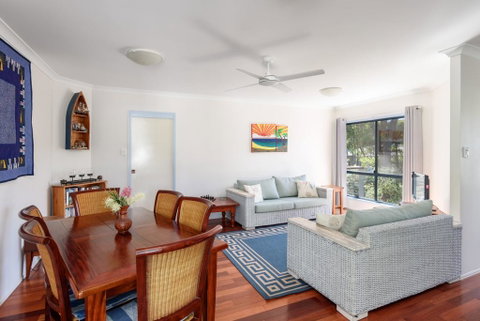 12 Ibis Court - Highset Beach House With Natural Bushland Gardens And Covered Decks - Accommodation Australia 3