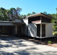 12 Satinwood Drive - Family home with swimming pool located in natural bushland and close to beach - Accommodation Australia