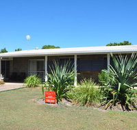 12 Zircon Street - Renovated beach shack with the perfect blend of comfort and coastal cool - Accommodation Australia