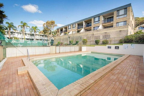 14 'THE DUNES', 38 MARINE DR - LARGE UNIT WITH POOL, TENNIS COURT AND DIRECTLY ACROSS FROM FINGAL - Accommodation Australia 3