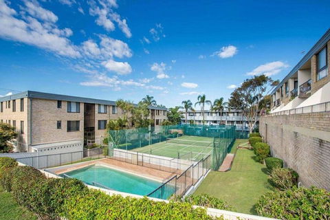 14 'THE DUNES', 38 MARINE DR - LARGE UNIT WITH POOL, TENNIS COURT AND DIRECTLY ACROSS FROM FINGAL - Accommodation Australia 0