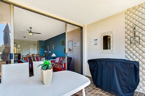 14 'THE DUNES', 38 MARINE DR - LARGE UNIT WITH POOL, TENNIS COURT AND DIRECTLY ACROSS FROM FINGAL - Accommodation Australia 1