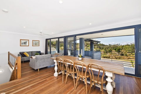 143 Matthew Flinders Drive, Port Macquarie - Accommodation Australia 0