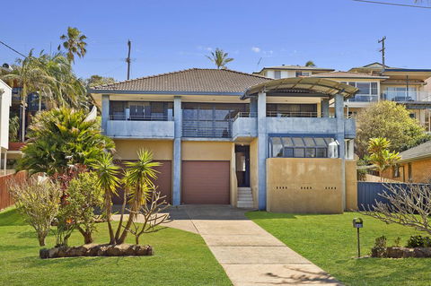 143 Matthew Flinders Drive, Port Macquarie - Accommodation Australia 1