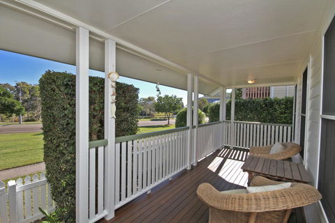 16 Beachway Pde, Marcoola: Linen Incl, WiFi, Pet Friendly, A/Cond. 500 BOND - Local Tourism 0