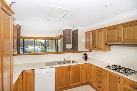 16 Shipton Cres - Secluded Away - Accommodation Australia 1