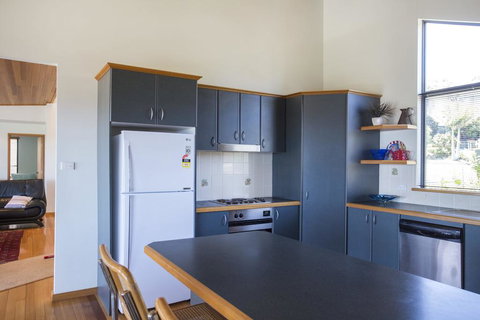 17 Canberra Crescent - Prestige Views At Burrill Lake - Local Tourism 1