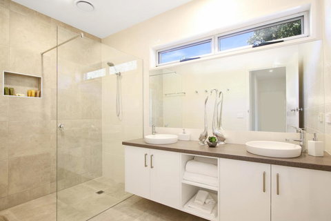 18 On Rayner - Swish Apartment Myrtleford - Australia Shopping 0