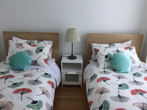 18 Surflen St - Bed n Breakfasts 3