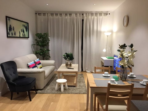 18 Surflen St - Bed n Breakfasts 0