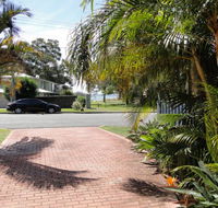 2 'Copacabana' 61 Sandy Point Road - cute unit with water views from the balcony - Accommodation Australia
