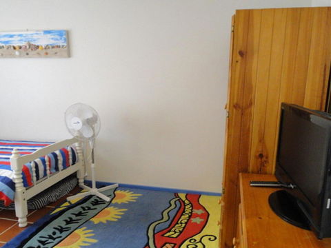 2 'Copacabana', 61 Sandy Point Road - Cute Unit With Water Views From The Balcony - Local Tourism 2