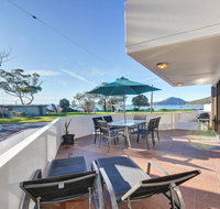 2 'Fleetwood' 63 Shoal Bay Road - spectacular views - Accommodation Australia