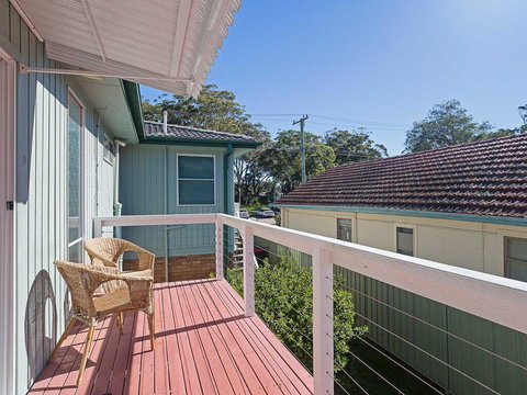 2 'Hibiscus Court' 9 Government Road - Fantastic Air Conditioned 3 Bedroom Unit - Local Tourism 1
