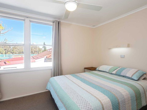 2 'Hibiscus Court' 9 Government Road - Fantastic Air Conditioned 3 Bedroom Unit - Local Tourism 3