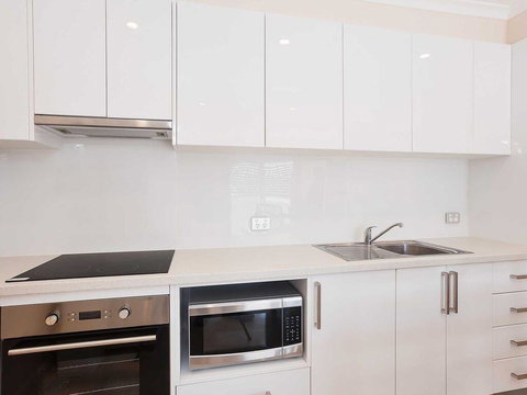 2 'Hibiscus Court' 9 Government Road - Fantastic Air Conditioned 3 Bedroom Unit - Local Tourism 2