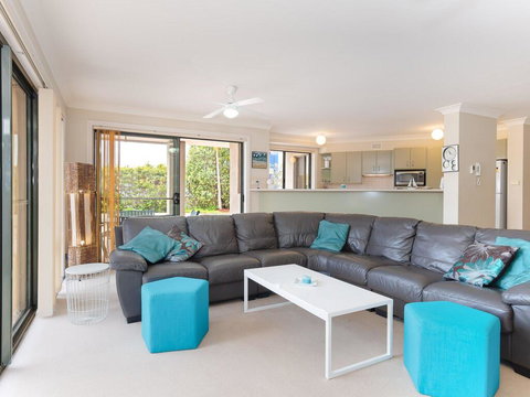 2 'Peninsula Waters' - Three Bedroom Unit With Spacious Private Courtyard & WIFI - Local Tourism 1