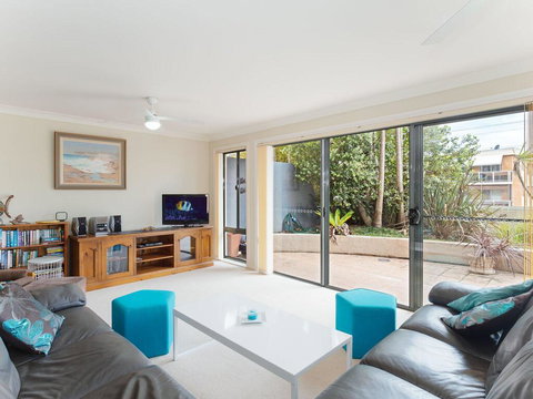 2 'Peninsula Waters' - Three Bedroom Unit With Spacious Private Courtyard & WIFI - Local Tourism 3