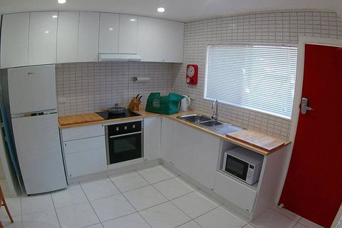 2 Bedroom Apartment In Surfers Central - Accommodation Australia 1
