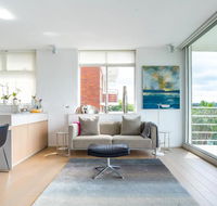2 Bedroom Apartment with Bay View - Accommodation Australia