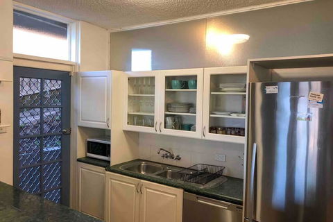 2 Bedroom, SHORT Walk To CBD,BEACH And DARBY ST - Local Tourism 2