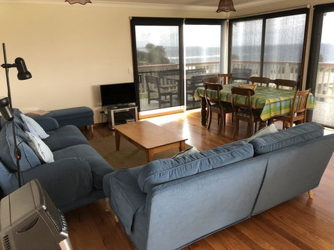 2 Jocelyn Street. Dalmeny - Accommodation Australia 2