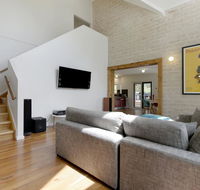 2 Marma Retreat with jacuzzi heated pool pet friendly Foxtel - Accommodation Australia