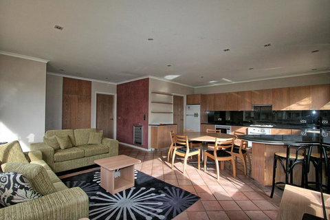 2 Munyang Street, Jindabyne - Local Tourism 0