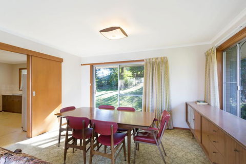 2 Water Crescent - Retro Haven - Accommodation Australia 2