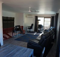 2-29 Rumbalara Avenue - Rainbow Beach Bring your dog or your cat or bring both Free Wi-Fi - Accommodation Australia