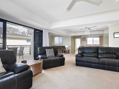 2/137 Soldiers Point Road - Luxury Unit On The Waterfront With Aircon And Free Unlimited Wi Fi - Local Tourism 3