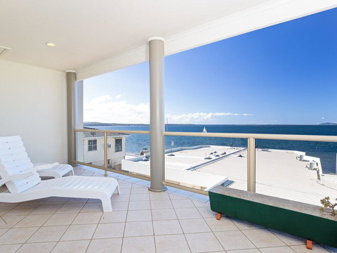 2/141A Soldiers Point Road - Large Waterfront Duplex Across From The Bowling Club - Australia Shopping 0