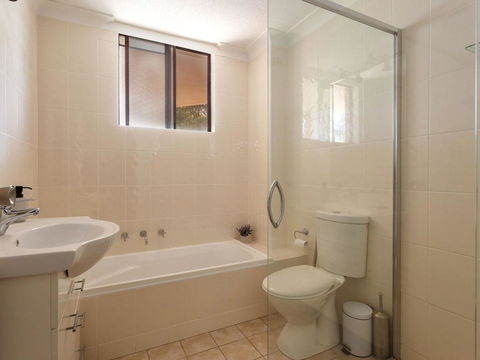 20 Booneroo - Walk To The Beach - Accommodation Australia 2