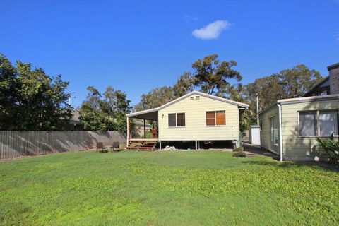 24 Sundew Street, Mudjimba - 500 Bond - Pet Friendly, Linen Supplied, WIFI, Air Cond. - Australia Shopping 1
