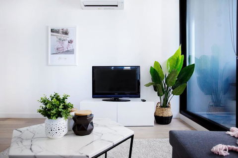 25, Empire, 1Br1Bth, Pinkytoffee, MelCen CBD, FreeTram,  - Local Tourism 3