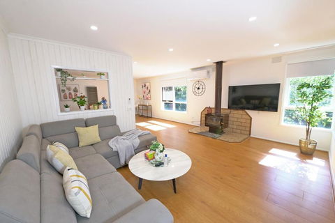 Best Location Entire House Staycation Parkland Surrounding - Accommodation Australia 0