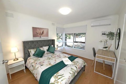 Best Location Entire House Staycation Parkland Surrounding - Accommodation Australia 4