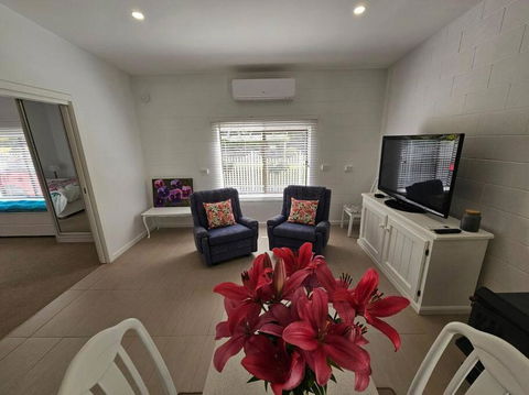 Blossom Cottage - Cosy Retreat - Accommodation Australia 1
