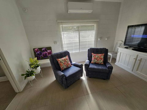 Blossom Cottage - Cosy Retreat - Accommodation Australia 4