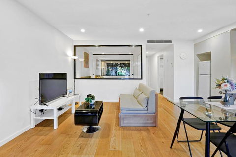 Botanica - Simply Perfect Balwyn 1BR Home Base - Accommodation Australia 3